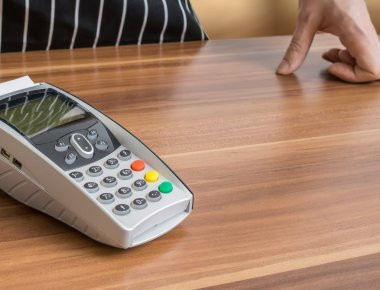 ΥΠΟΙΚ: Υποχρεωτική η εφαρμογή POS και για τους δικηγόρους - Εκτός αρμοδιότητας ΑΠΠΔ